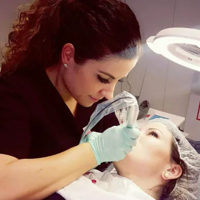 Evelyne Briganti bei der Arbeit