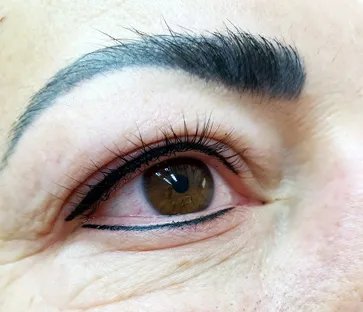 Lidstrich mit Permanent Make-up
